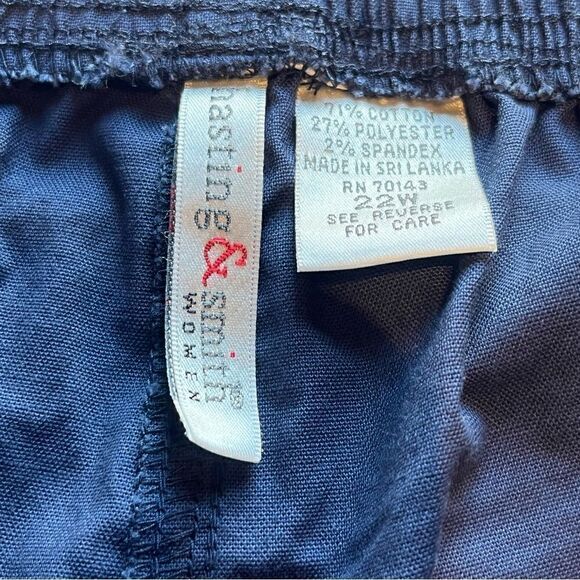 Hasting & Smith Women's Navy Blue Shorts Size 22W - Picture 7 of 7